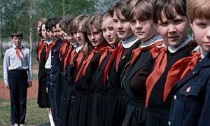 Jaki mundurek szkolny był w ZSRR?