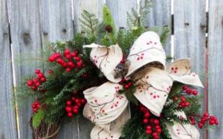 Kapıda yılbaşı çelengi veya Noel çelenkleri nasıl yapılır